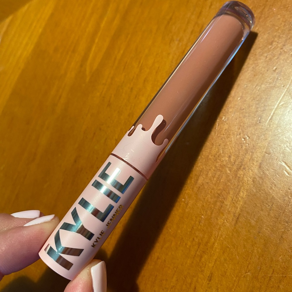 Kylie Jenner Matte Liquid Lipstick Candy K 👄 - Picture 5 of 17